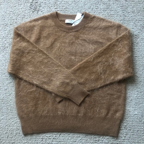 Aritzia Brushed Cashmere Relaxed CrewneckSweater.NWT. - Picture 2 of 8